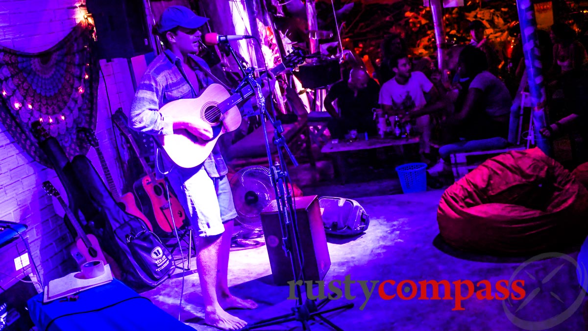 Barefooted acoustic tunes. Live music in My An expat area, Danang